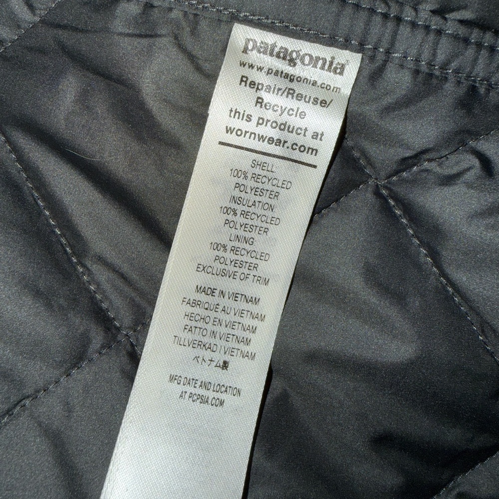 Patagonia Men's Black Quilted Hooded Puffer - Picture 3 of 3